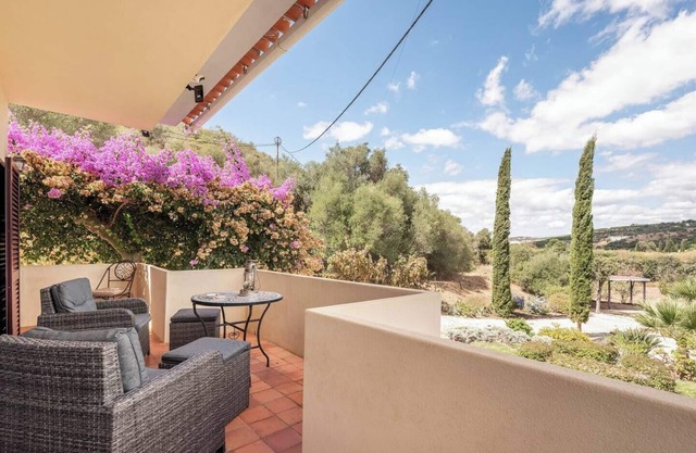 Peaceful countryside retreat minutes from Silves