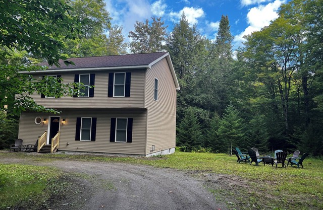 Peaceful Family Retreat – Spacious 4BR Home - 5 acres of forest
