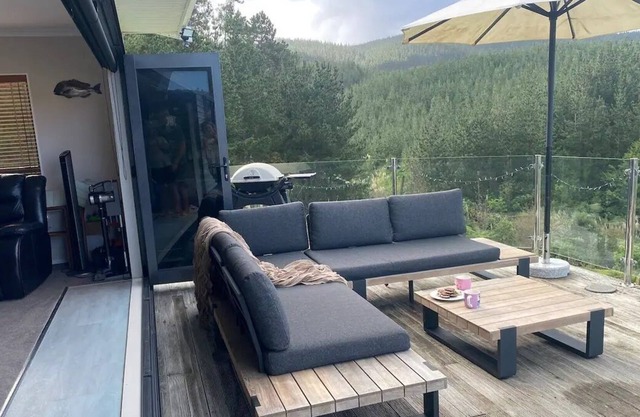 Peaceful Holiday Home in Beachside Onemana