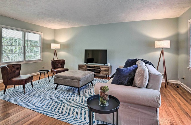 Peaceful House w/ Yard Near Downtown Decatur!