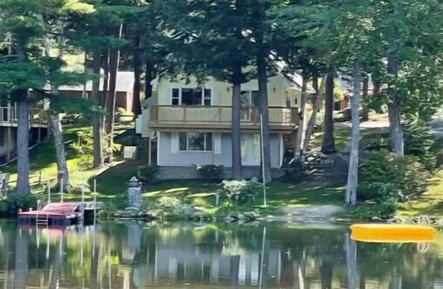 Peaceful Lake Front Home. Wonderful family memories. Sandy beach. Pet friendly.