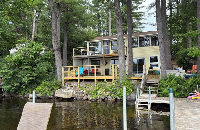 Peaceful Lakefront 3 bedroom Cottage On Quiet Forest Lake