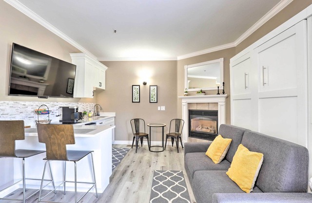 Peaceful Midway Studio w/Mountain + Golf Views!