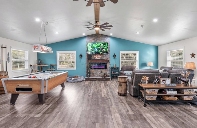 Peaceful & modern country house near the attractions and universities.