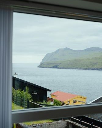 Peaceful Panoramic Retreat in Leynar