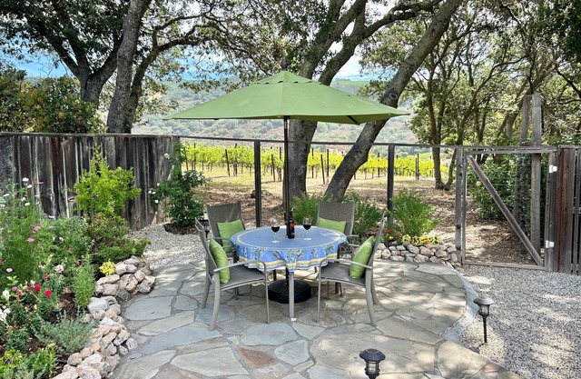 Peaceful & Private Vineyard View Studio near Wineries, Restaurants, Hiking