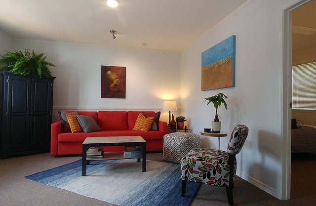Peaceful, quiet & spacious retreat right in the heart of quaint downtown Picton!