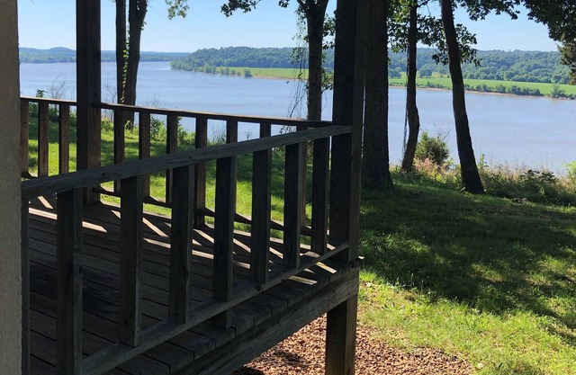 Peaceful Retreat with a view for 8