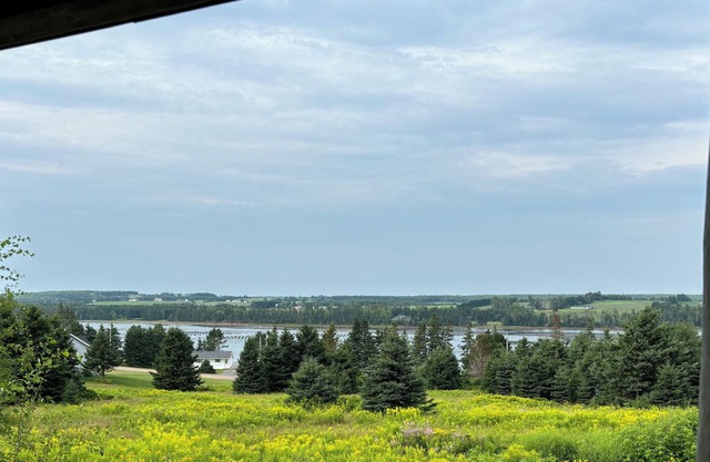 Peaceful river view cottage close to world class sandy beaches