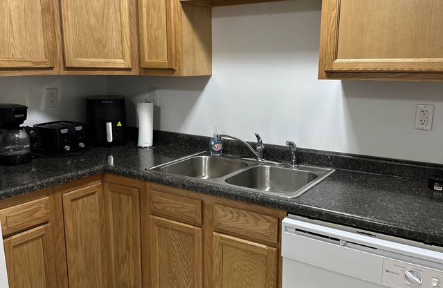 Peaceful small town-close to campus. 3BR, 1bath, under 20 min to Purdue campusnn