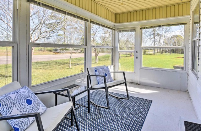 Peaceful Southern Countryside Escape with Porch