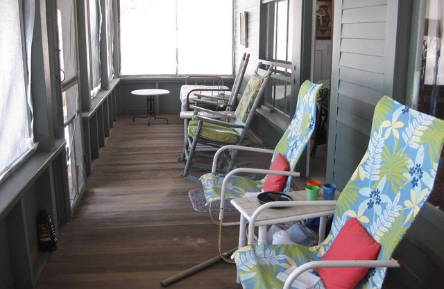 Peaceful, spacious, great for larger groups, near town