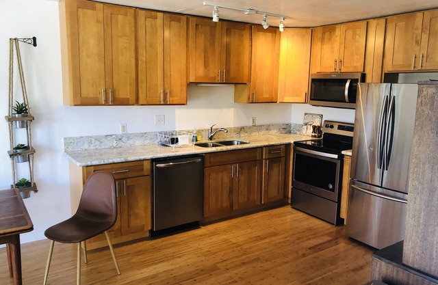Peaceful & Spacious Hawaiian Ohana- Excellent Value