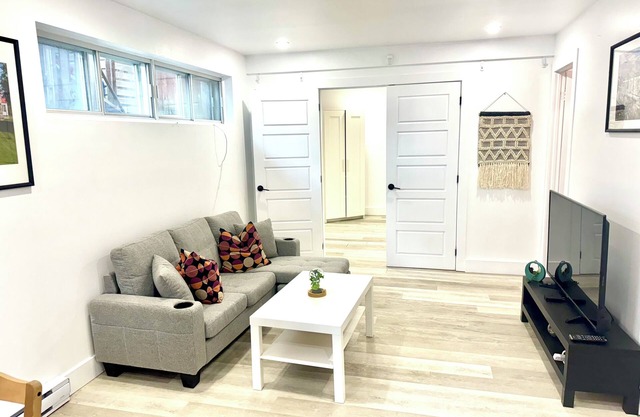 Peaceful stay in Montreal - Large 3 1/2 near parks and attractions
