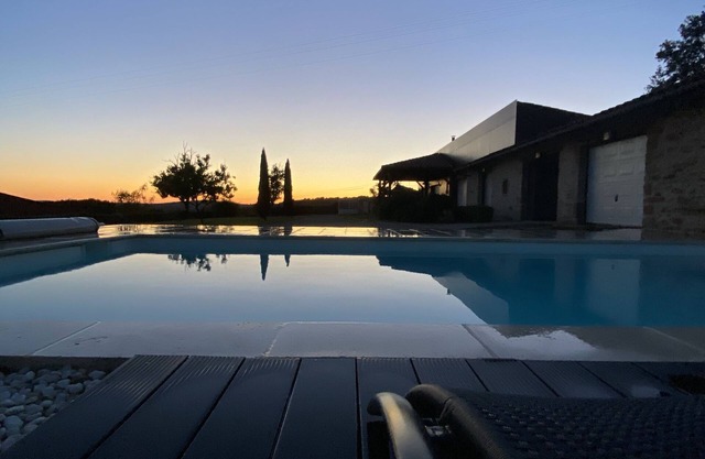 Peaceful villa with jacuzzi or swimming pool in the countryside
