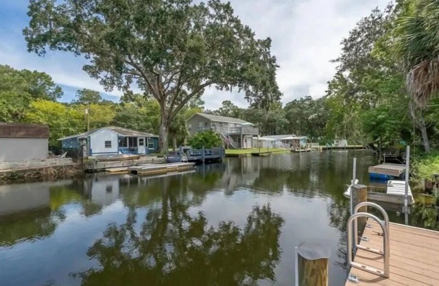 Peaceful Weeki Wachee Waterfront Home, Clear Kayakn