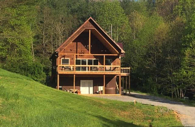 Peach Bottom Lodge 3 Bed/3.5 Bath, 11.5 Acres, Deck w/ Hot Tub & Beautiful Views