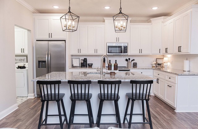 PeachyPointe- New-Cute&Cozy-3Bedroom- Sleeps 6-Fenced In backyard-NearLaTech!