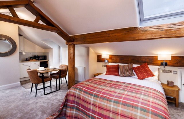 Peak District Haven | Scenic Glossop Retreat | Pass the Keys