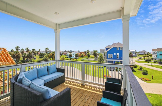 Pearl of the Sea | Luxurious Home, Steps to Beach!