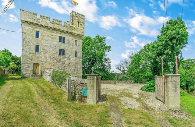 Pele Tower - UK49338