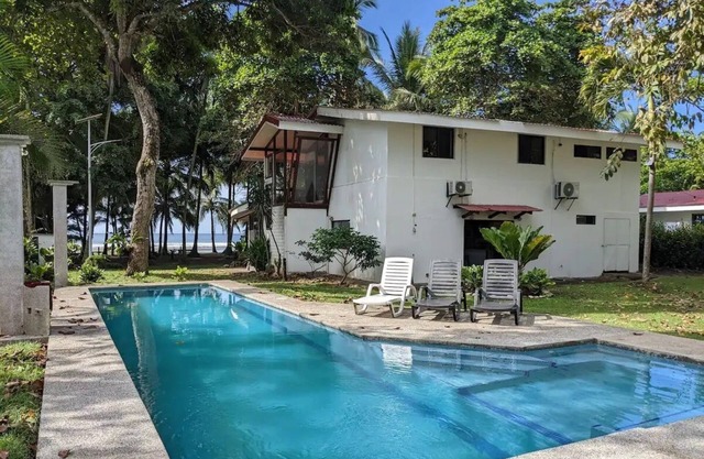 Pelicano Beach Front House