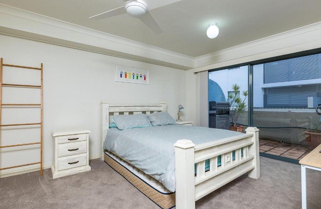 Peninsula Waters 3 Beautiful Air Conditioned Unit with Pool Lift and WI-FI