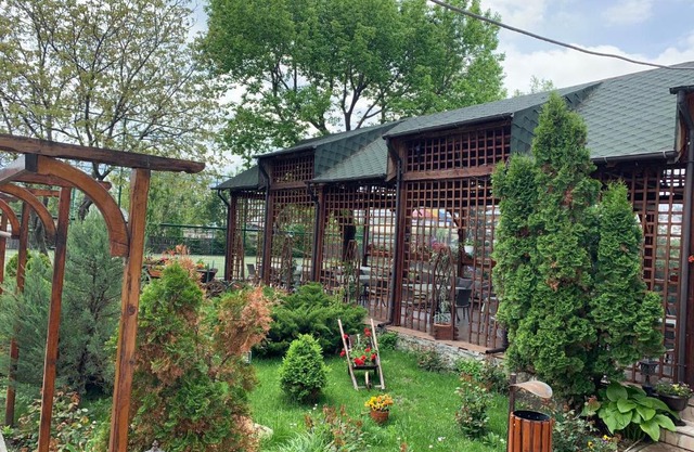 Pensiune Restaurant Rustic Rm Sarat