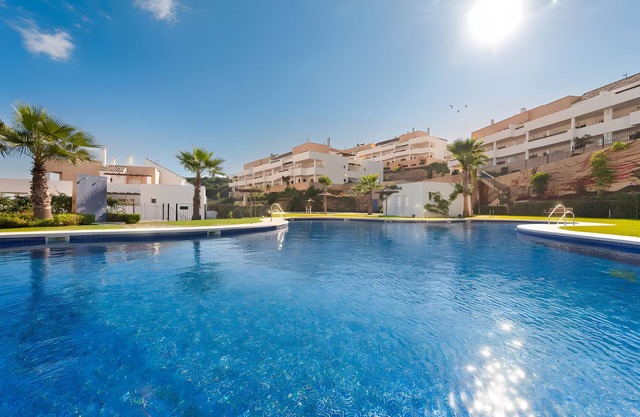 Penthouse Apartment in Alcaidesa with Mountain View, Wi-Fi, Pool, Garden & Terrace