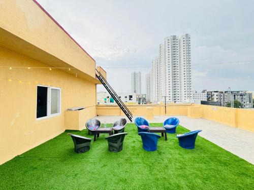 Penthouse Delight 2BHK Flat near Wipro Circle