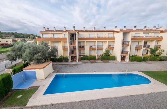 Penthouse in l'Escala with communal pool.