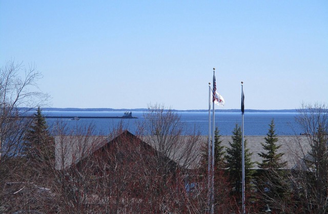 Penthouse master bedroom suite -ocean view- walking distance to downtown, beach