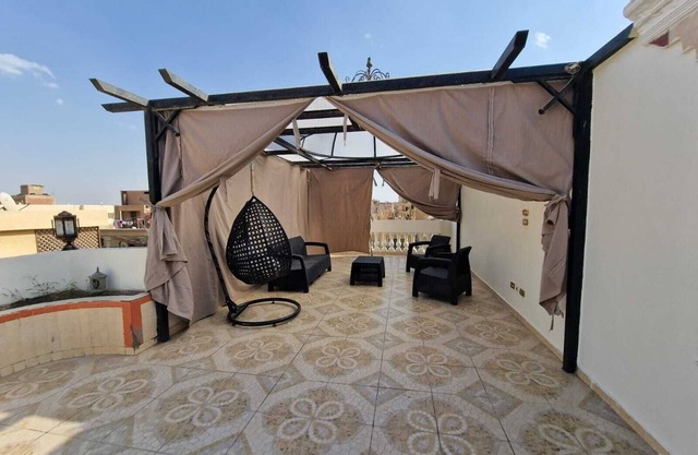 Penthouse Near the Pyramids - Great Stay!