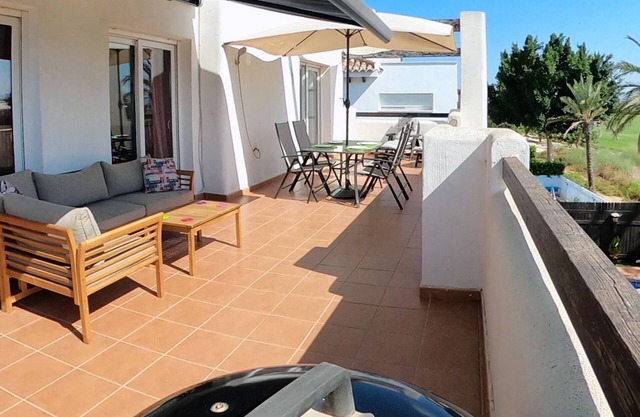 Penthouse overlooking Mar Menor golf course. FREE WIFI. Lovely swimming pool.