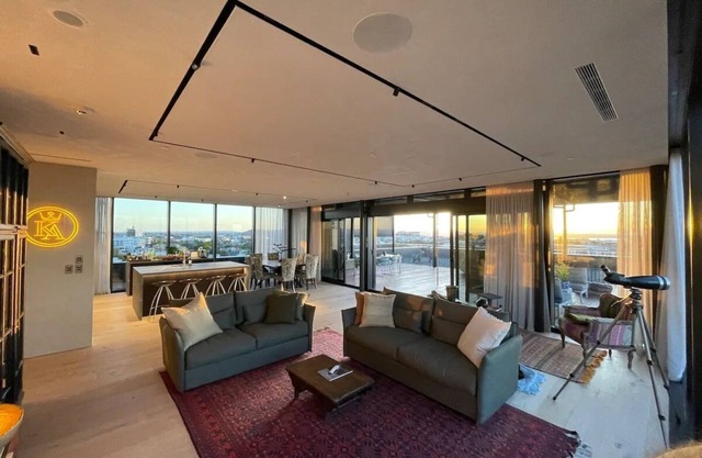 Penthouse Perfection With Sunset/City Views & Huge Louvretec Covered Deck