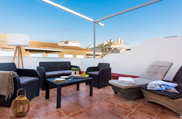 Penthouse well located with Terrace. Gran Capitan