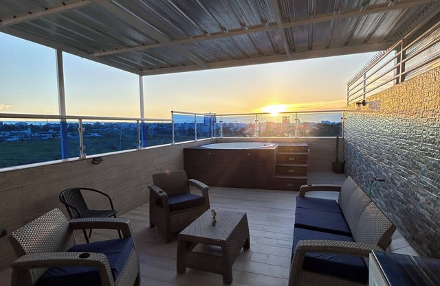 Penthouse with Private Jacuzzi and Big Terrace