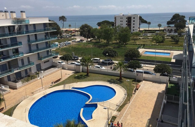 Penthouse with big roof terrace. 100 meters from the sea. Ideal for families