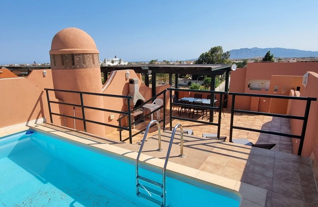 Penthouse with private pool on the roof, sea views, 50m from the beach, WiFi