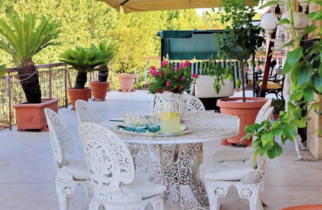 Penthouse with spectacular terrace located between greenery and shopping in Rome