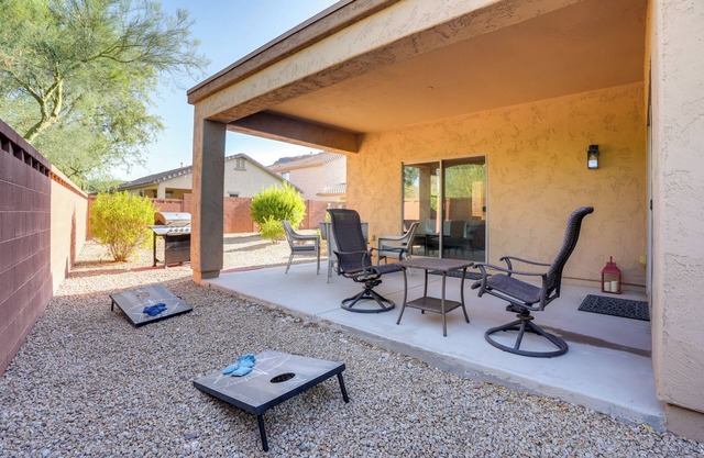 Peoria Getaway w/Patio < 1 Mi to Hiking Trails!