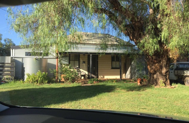 Peppercorn Cottage 2831 contemporary heritage located in a village of Dubbo