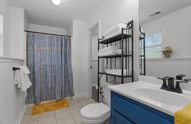Perfect 3 BR Home in North KC near the Airport!