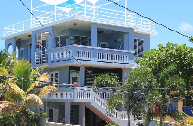 Perfect 5 Bedroom Vacation Tropical Paradise at Shacks Beach