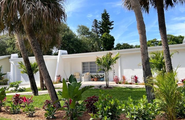 Perfect Beach Haven! nWalk to the beach.nZero entry, no stairs.nn