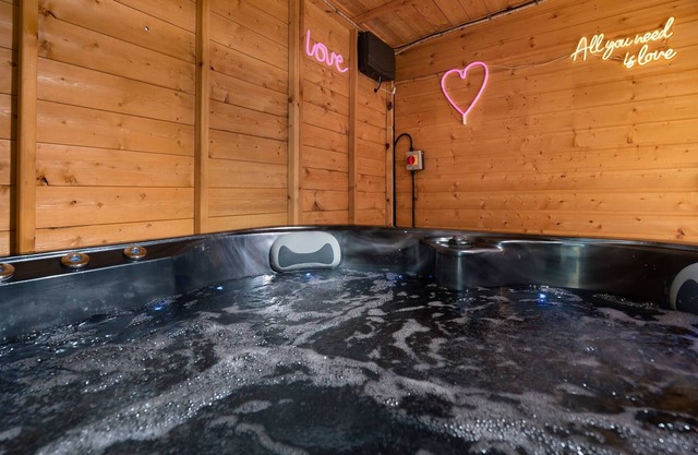 Perfect Couple Retreat To Unwind&relax With Hottub