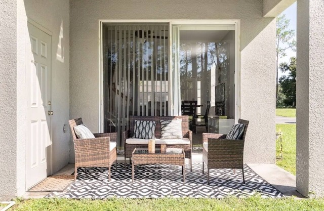 Perfect Cozy Townhome with Clubhouse & Golf course
