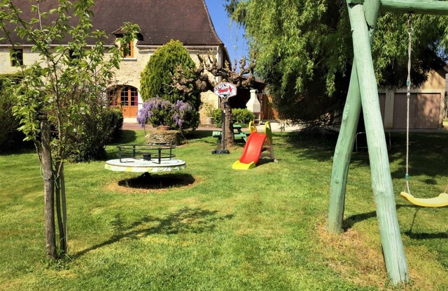Perfect Family Getaway: 3BR Home with WiFi, Garden, BBQ, Baby Gear, Nearby Historic Villages