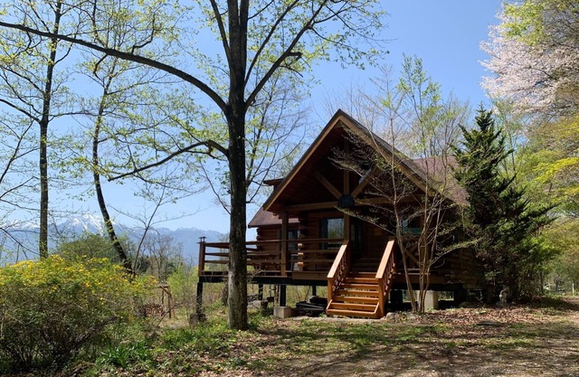 Perfect for families Log house cottage Enjoy exceptional breakfast and BBQ on the wooden deck over/Hokuto Yamanashi