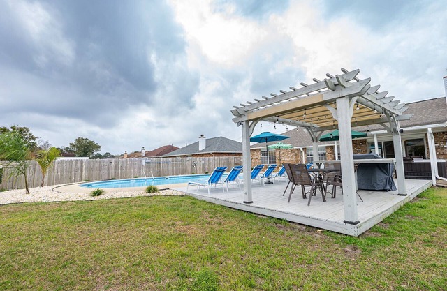 Perfect for FamiliesnPrivate Pool, Hot tub, Fenced Yard, Pets ok, Near Beaches